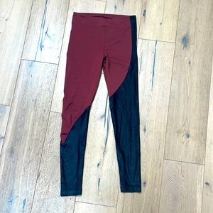 Koral Black & Red Metallic Mid-Rise Leggings M